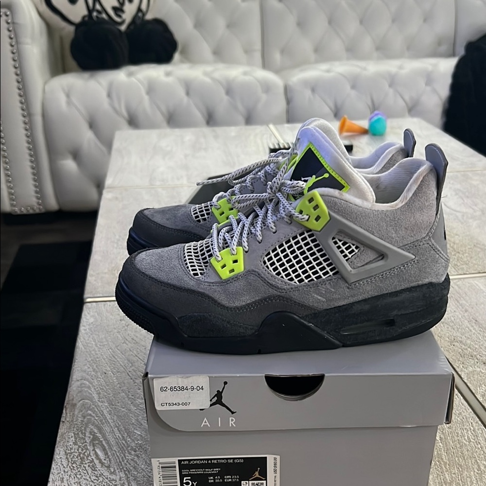 Air Jordan 4 Retro SE cool gray/ volt